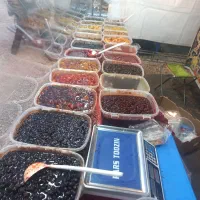 فروشنده سوغات در نمایشگاه گراش