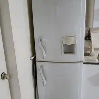 یخچال فریزر، آبگرمکن، میز نهارخوری