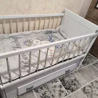 تخت کودک به همراه تشک و محافظ تشک کاملا نو