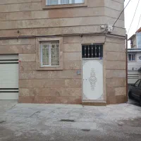 واحد یک خوابه ۶۸ متری همکف کرسی بلند