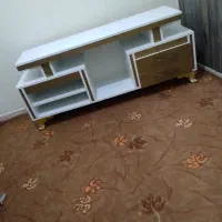 یک عدد میز تلوزیون  ۲ عدد گلدان بزرگ  کوچیک|میز تلویزیون|نسیم‌شهر, |دیوار