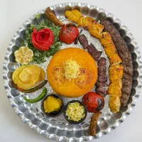 صندقدار و پیک موتوری