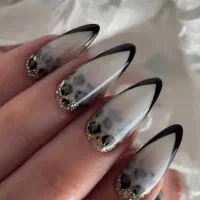 به یک نفر جهت مدل ناخن نیازمندم