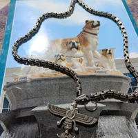 گردنبد ونشان تاج اوستا مزدک