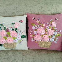 روبالشتی روبان دوزی شده