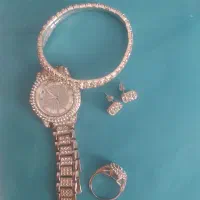 ساعت از دبی خریداری شده