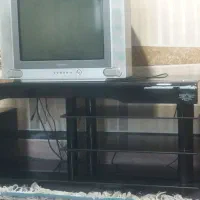 تلویزیون سامسونگ همراه با میز