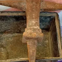 سندان فولادی|کلکسیون اشیاء عتیقه|یزد, |دیوار