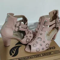 کفش مجلسی|کیف، کفش، کمربند|بومهن, |دیوار