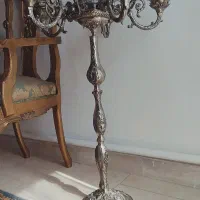 چراغ کنار سالنی