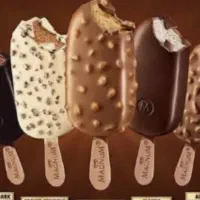 کارگر ساده خانم آقا در کارخانه بستنی و حلواشکری