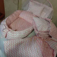سرویس نوزاد رنگ صورتی سفید ۸ تیکه