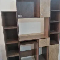 میز کامپیوتر و کتابخانه