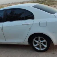 ماشین جی لی