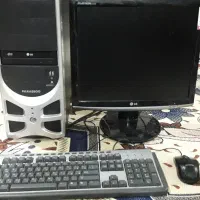 کامپیوتر رومیزی با مانیتور ال سی دی