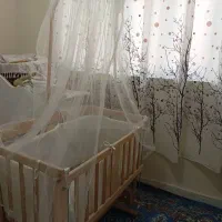 گهواره کنار تخت