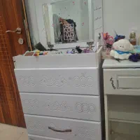 تخت و میز التحریر و اینه و تشک خوش خواب و کاور|تخت و سرویس خواب|جهرم, |دیوار