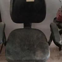 صندلی چرمی گردان و ۲ صندکی چرمی فلزی