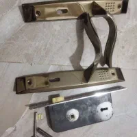 قفل و دستگیره درب چوبی