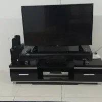 میز به همراه  تلوزیون ۴۳ اینچ