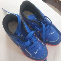 کفش فوتبال سالنی سایز۳۲|کفش و لباس بچه|قزوین, |دیوار