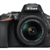 نیکون d5600 با لنز 18-140