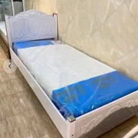 تخت یک نفره در حد نو رنگ کرم