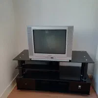 تلویزیون و میز