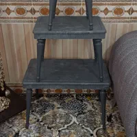 میز و سه عدد گل میز
