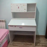 میزتحریر سفید، سطح شیب دار