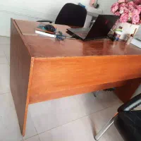 میز چوبی دفتر اداری