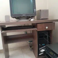 میز کامپیوتر در حد نو