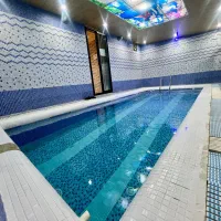 کلبه چوبی رمئو با فوتبال دستی|اجارهٔ کوتاهمدت ویلا و باغ|رامسر, |دیوار