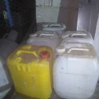 تعدادی گالن و دبه پلاستیکی|ظروف نگهدارنده، پلاستیکی، یک‌بارمصرف|گنبد کاووس, |دیوار