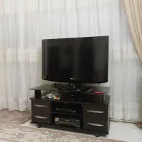 تلویزیون ال جی با میز و دستگاه دیجیتال