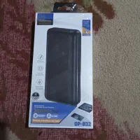 یک عدد اسپیکر با یک عدد پاور بانک