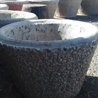 گلدان بتنی