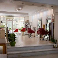 استخدام ناخنکار حرفه‌ای در لاین ژل و پدیکور