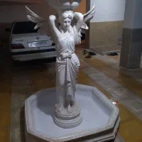 مجسمه آبنما فرشته همراه با حوض