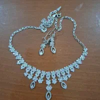 گردنبند و گوشواره ریخته