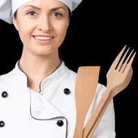 خانم جهت انجام کارهای منزل و اشپزی