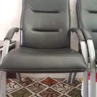 صندلی چرم سیاه در حد نو