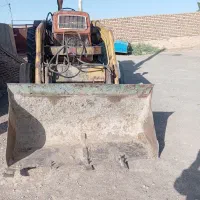 تراکتور رومانی با بیل