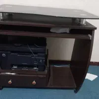 میز کامپیوتر سالم تمیز فقط یه ماه استفاده شده