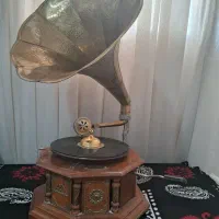 گرامافون هندلی عطیقه انگلیسی گل و بوته ای|کلکسیون اشیاء عتیقه|نجف‌آباد, شریعتی|دیوار