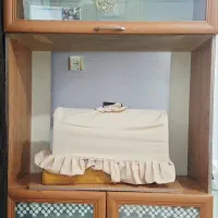 گل و گلدان و میز