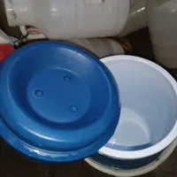 دبه ـسطل رنگــ.  کلمن آب|ظروف نگهدارنده، پلاستیکی، یک‌بارمصرف|شیروان (خراسان), |دیوار
