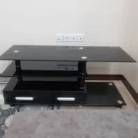 میز تلویزیون شیشه ای و تخت و کمد