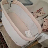 تخت کنار مادر