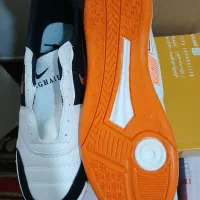 کفش ورزشی فوتبال و فوتسال|کیف، کفش، کمربند|زنجان, |دیوار